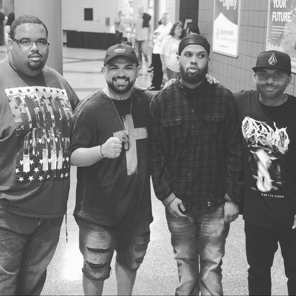 Meet your Posher, Mykal - Picture 2 of 4